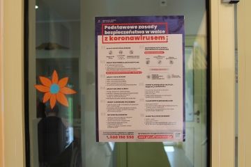 kartka z informacją o działaniach związanych z pandemią