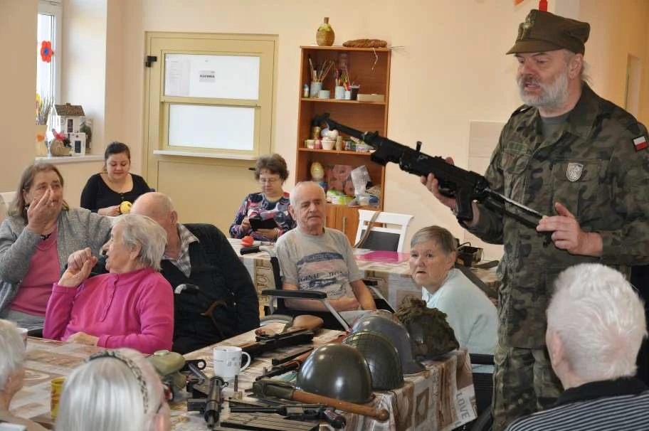 prelekcja o wojsku dla osób starszych